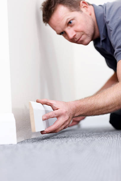 istock Handyman fitting wall skirting board 174941169