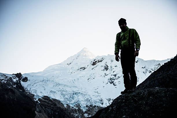 mountaineer 近い山の山頂 - ホイットニー山 ストックフォトと画像