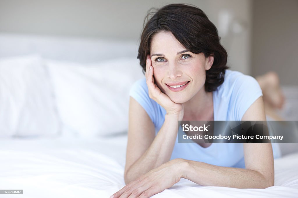 Adoro situada no Domingo - Royalty-free Mulheres Maduras Foto de stock