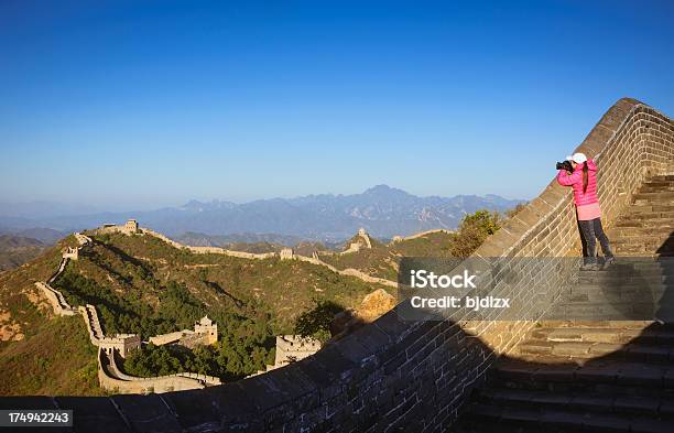 Девушка Фотограф На Фото В Great Wall — стоковые фотографии и другие картинки 2012 - 2012, Азиатского и индийского происхождения, Азия