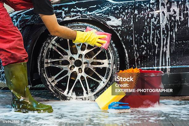 Reifenwaschung Stockfoto und mehr Bilder von Autowaschanlage - Autowaschanlage, Auto, Waschen