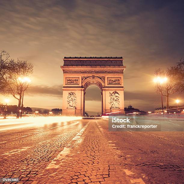 Hora Pico En El Arco De Triunfo En París Foto de stock y más banco de imágenes de Aire libre - Aire libre, Anochecer, Arco del Triunfo - París