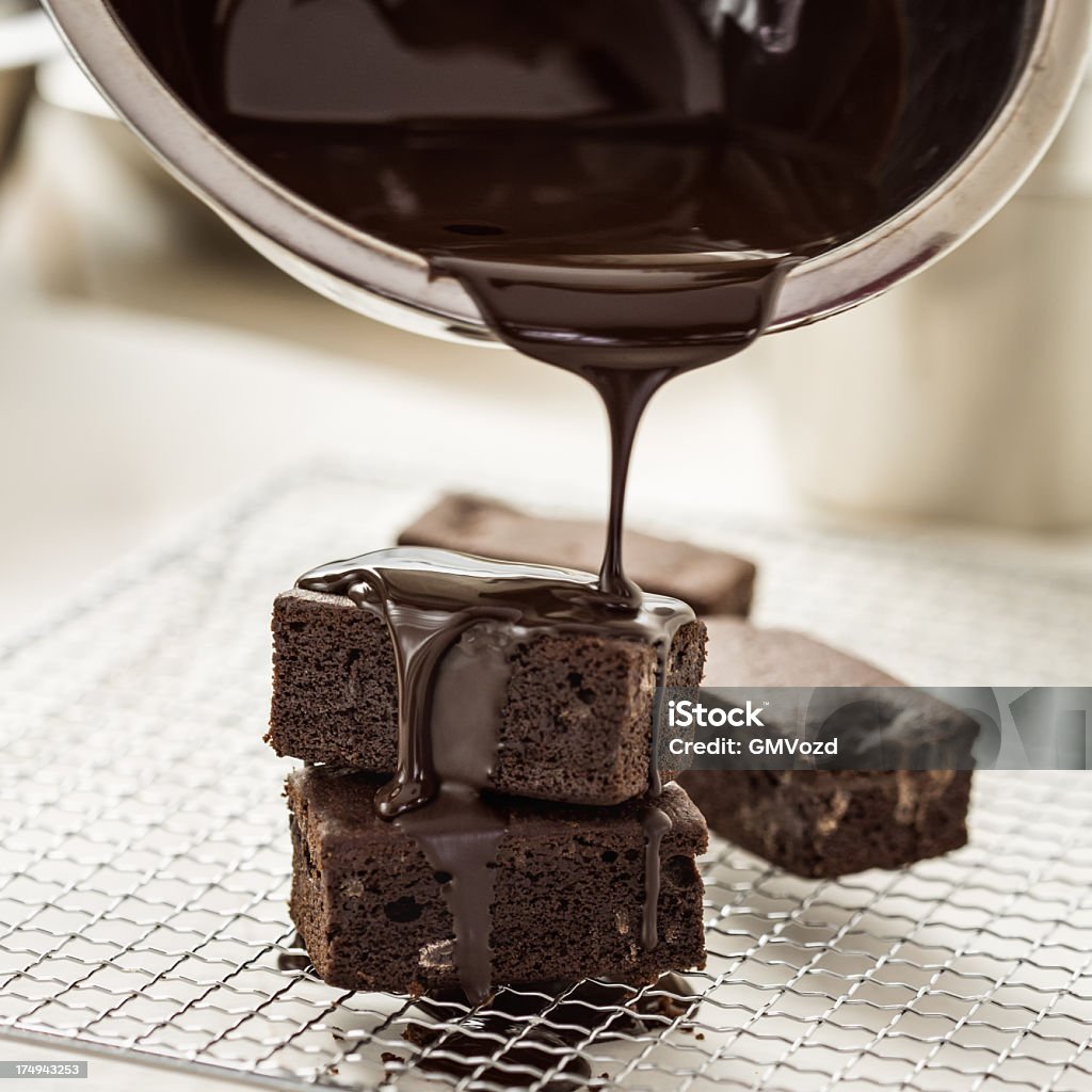 Brownies mit Schokoladensauce - Lizenzfrei Brownie Stock-Foto