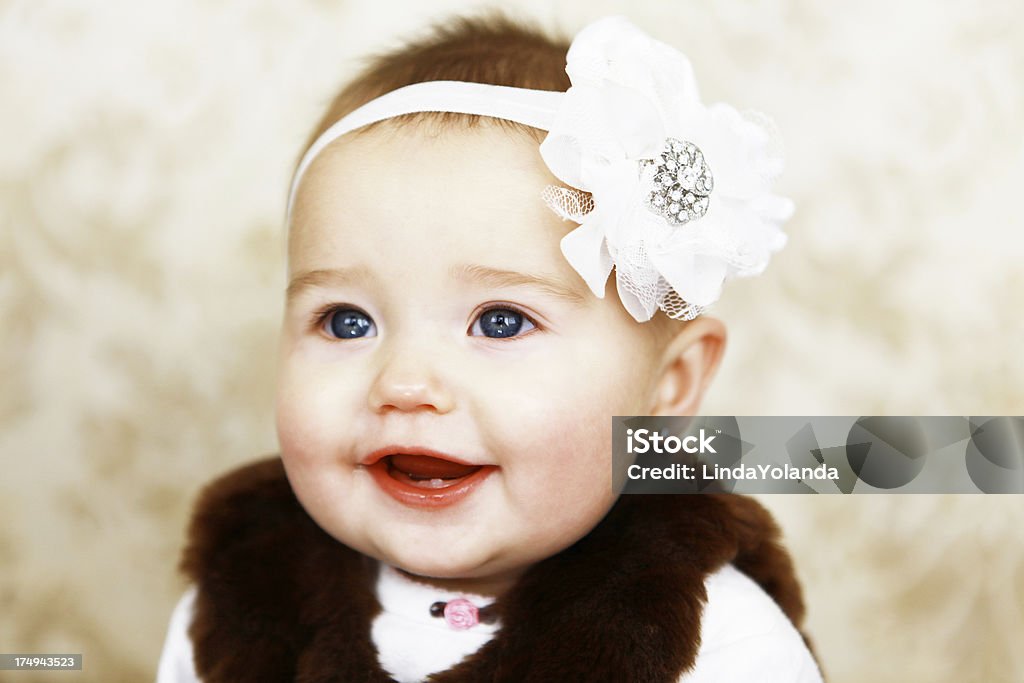 Ritratto di bella bambina - Foto stock royalty-free di 6-11 Mesi