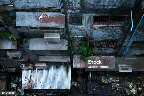 Гранж Аллея На Backstreet В Янгоне — стоковые фотографии и другие картинки Антисанитарный - Антисанитарный, Бедность, Большой город