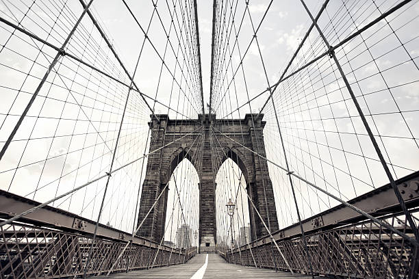 puente de brooklyn - brooklyn bridge new york city angle brooklyn fotografías e imágenes de stock