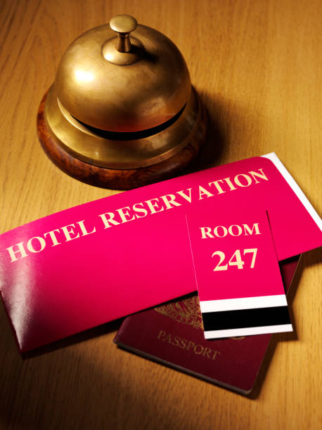 ホテルのご予約チケットに、パスポート、コンシェルジュがベル - hotel reception vacations ticket hotel key ストックフォトと画像