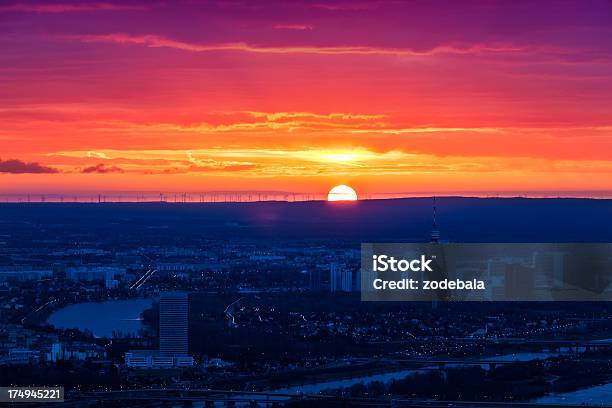 Wien Bei Sonnenaufgang Stockfoto und mehr Bilder von Wien - Österreich - Wien - Österreich, Sonnenaufgang, Nebel