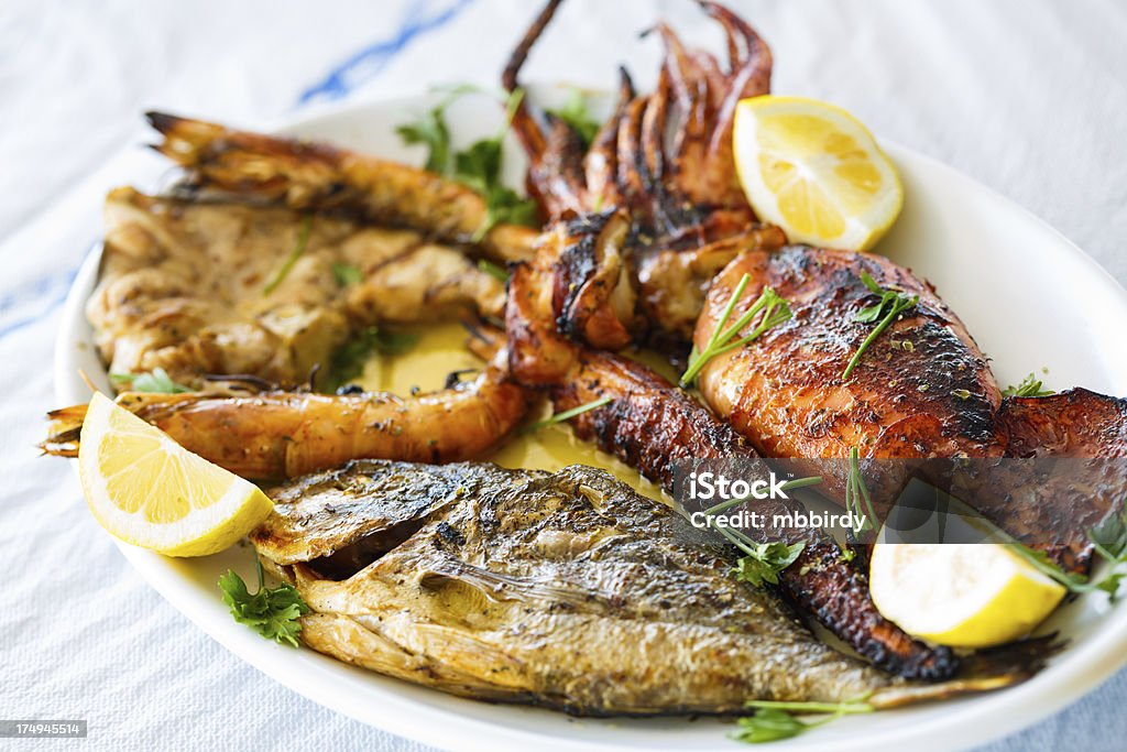 Prato de peixe Grelhado - Royalty-free Peixe Foto de stock