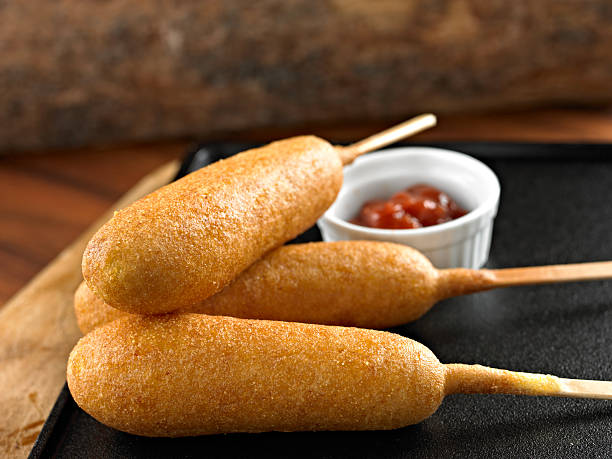 corn dog - corn dog fotografías e imágenes de stock