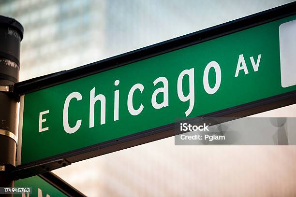 Chicago Avenue Stockfoto und mehr Bilder von Chicago - Illinois - Chicago - Illinois, Einkaufen, Einzelhandel - Konsum