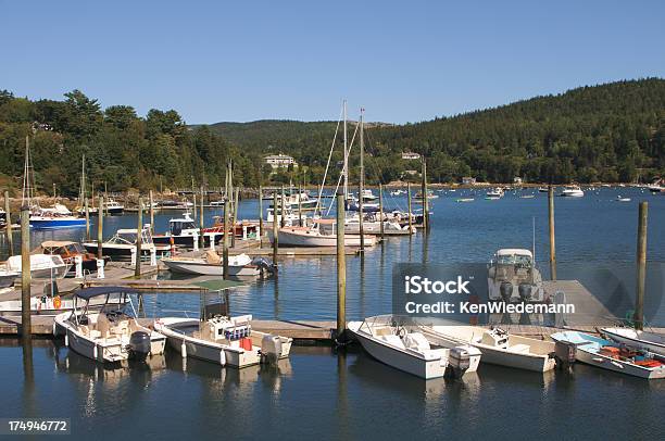 Northeast Harbor Marina - Fotografias de stock e mais imagens de Bar Harbor - Bar Harbor, Ao Ar Livre, Barco a Motor - Embarcação de Lazer