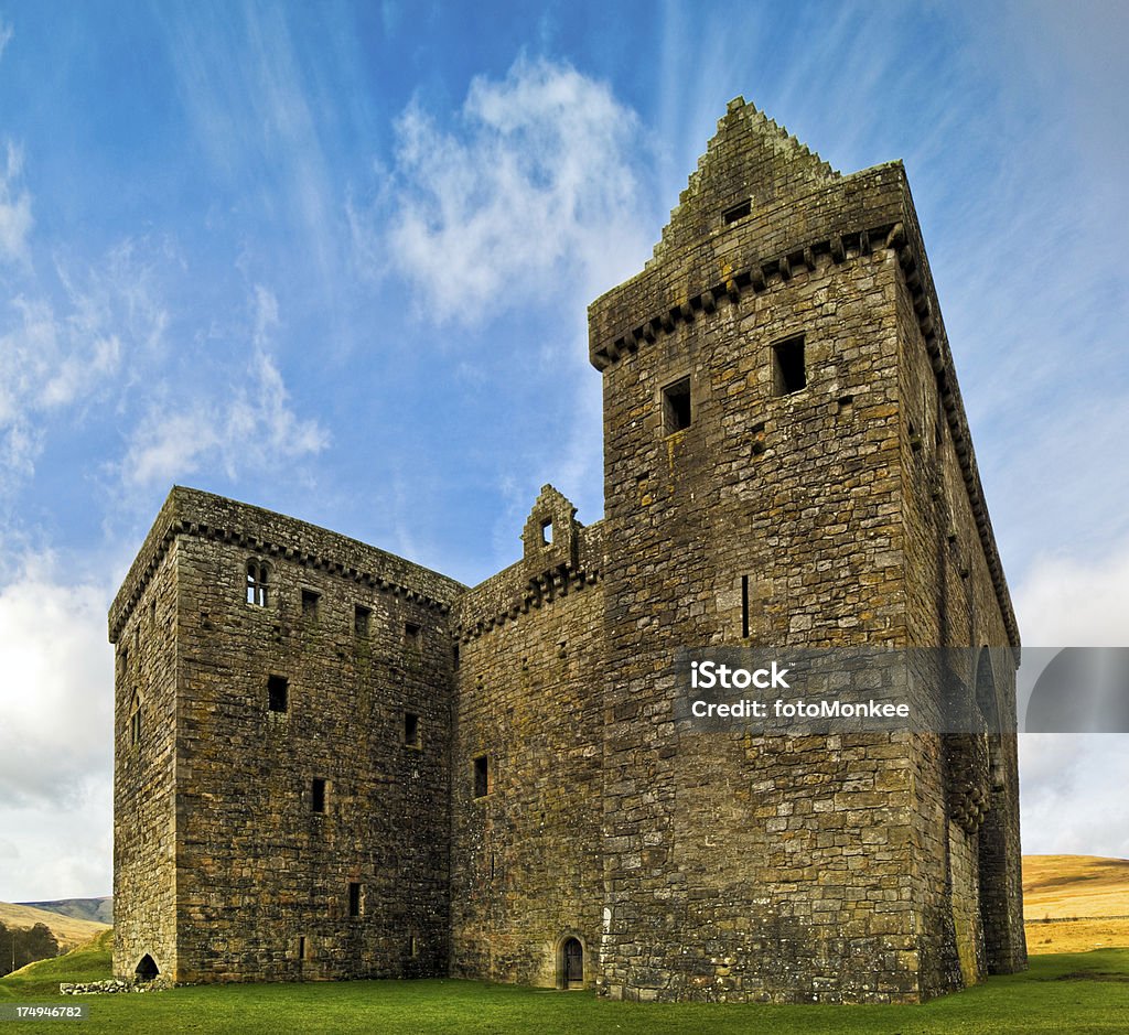 Hermitage Castle, Borders escoceses, Escocia, en el Reino Unido - Foto de stock de Castillo de Hermitage libre de derechos