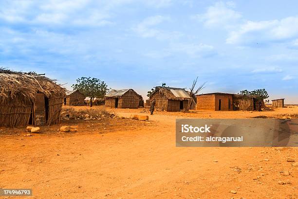 African Gospodarstwa Domowe - zdjęcia stockowe i więcej obrazów Afryka - Afryka, Bez ludzi, Dach