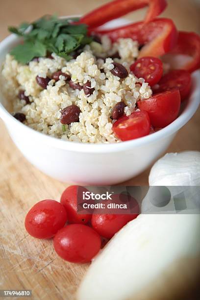 Vegane Salat Mit Gemüsequinoa Stockfoto und mehr Bilder von Ballaststoff - Ballaststoff, Beilage, Bildschärfe
