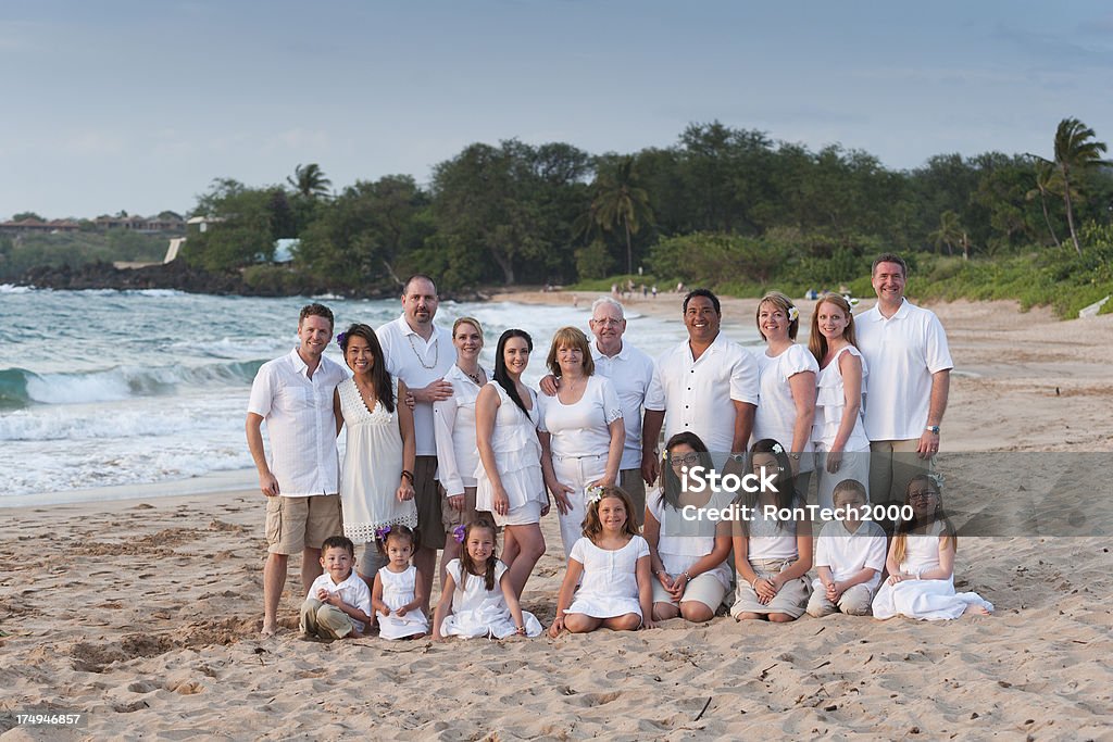 Grand Portrait de famille à la plage - Photo de Famille nombreuse libre de droits