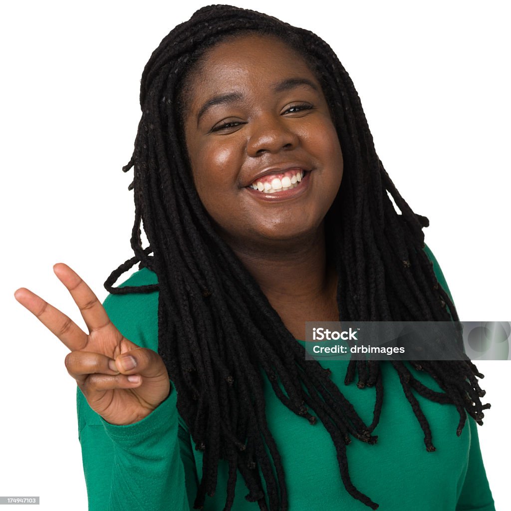 Grinning joven mujer da la paz señal símbolo de dos dedos - Foto de stock de Africano-americano libre de derechos