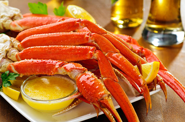 снежный краб ноги - prepared shellfish prepared crustacean food and drink food стоковые фото и изображения