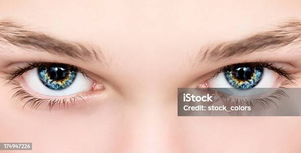 Blaue Augen Stockfoto und mehr Bilder von Attraktive Frau - Attraktive Frau, Augapfel, Auge
