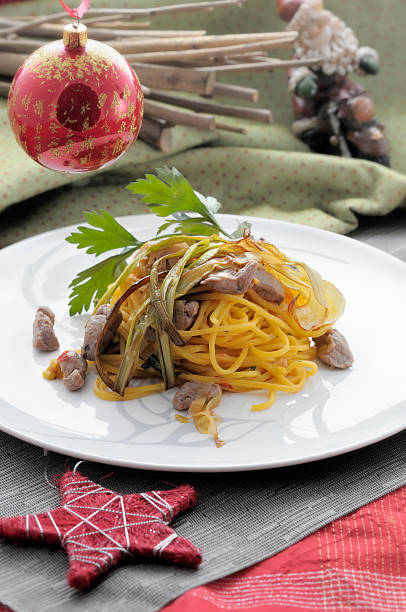 スパゲティ、アヒルのラグー - christmas lunch mediterranean cuisine color image ストックフォトと画像