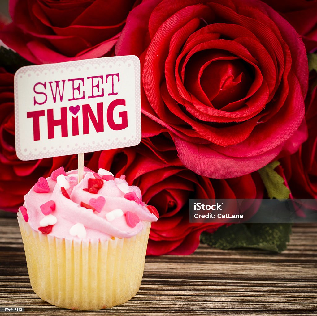 San Valentino Cupcake e rose - Foto stock royalty-free di Amore