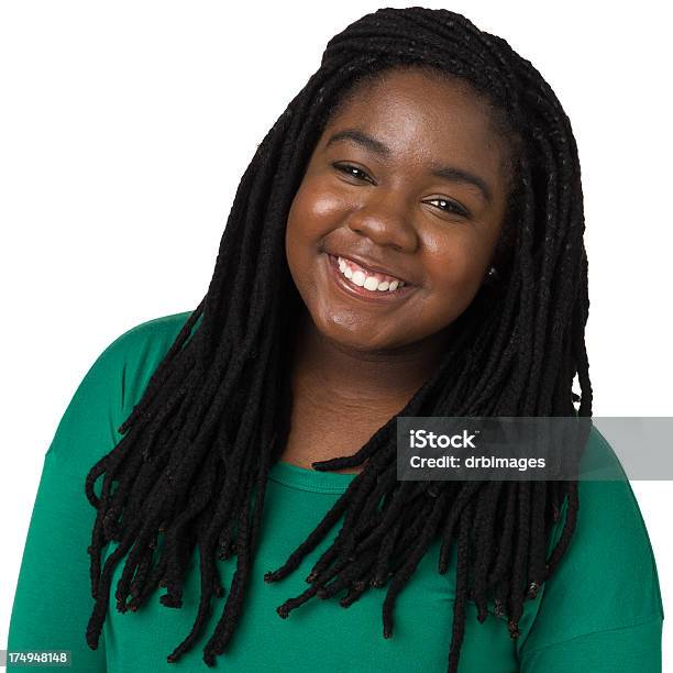 Sorridente Menina Adolescente Retrato - Fotografias de stock e mais imagens de Meninas Adolescentes - Meninas Adolescentes, Rastafari - Estilo de cabelo, 16-17 Anos