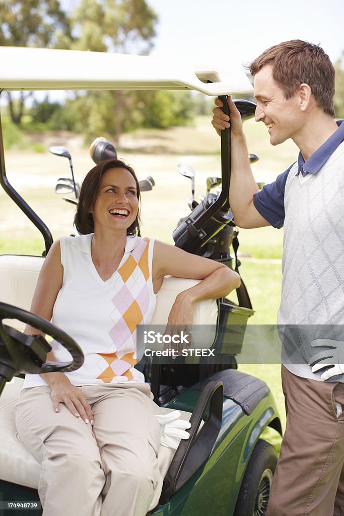 Amor y risas on the green - Foto de stock de Cochecito de Golf libre de derechos