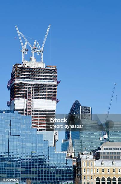 Construcción De Rascacielos De La Ciudad De London Foto de stock y más banco de imágenes de 20 Fenchurch Street - 20 Fenchurch Street, Acero, Aire libre
