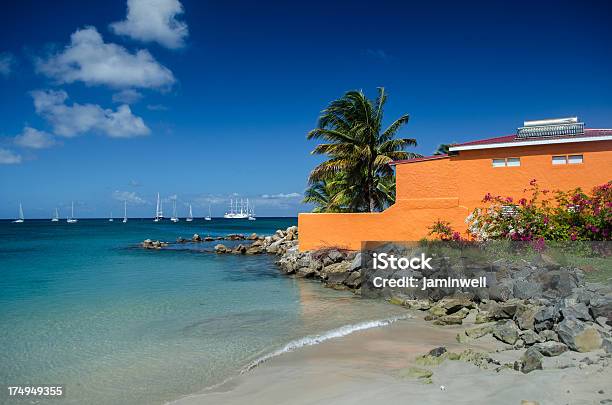 Beach House Oder Motel In Exotischen Ort Stockfoto und mehr Bilder von Am Rand - Am Rand, Baum, Bucht