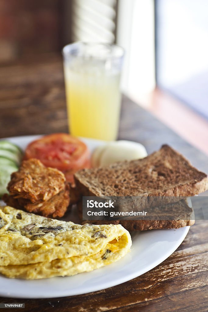 朝食のお食事 - オムレツのロイヤリティフリーストックフォト