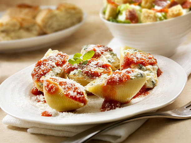 gefüllter pasta - cheese focus on foreground on top of portion stock-fotos und bilder