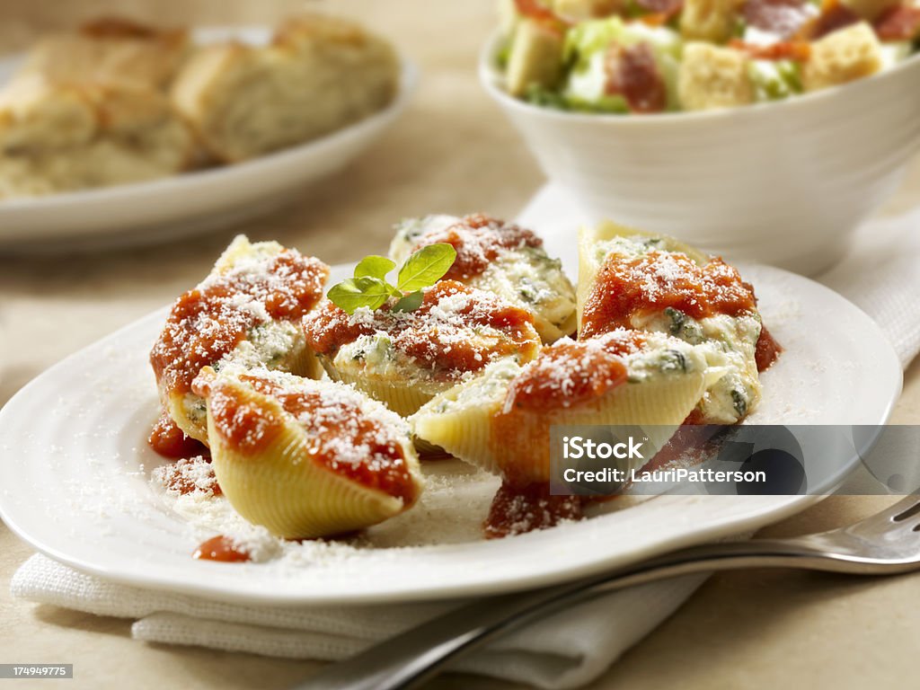 Rempli de pâtes de coquilles - Photo de Conchiglie libre de droits