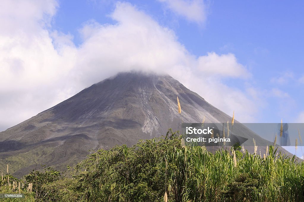 Volcán Arenal - Foto de stock de Volcán Arenal libre de derechos