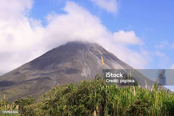 Vulcano Arenal - Fotografie stock e altre immagini di Arenal - Arenal, Ambientazione esterna, America Centrale