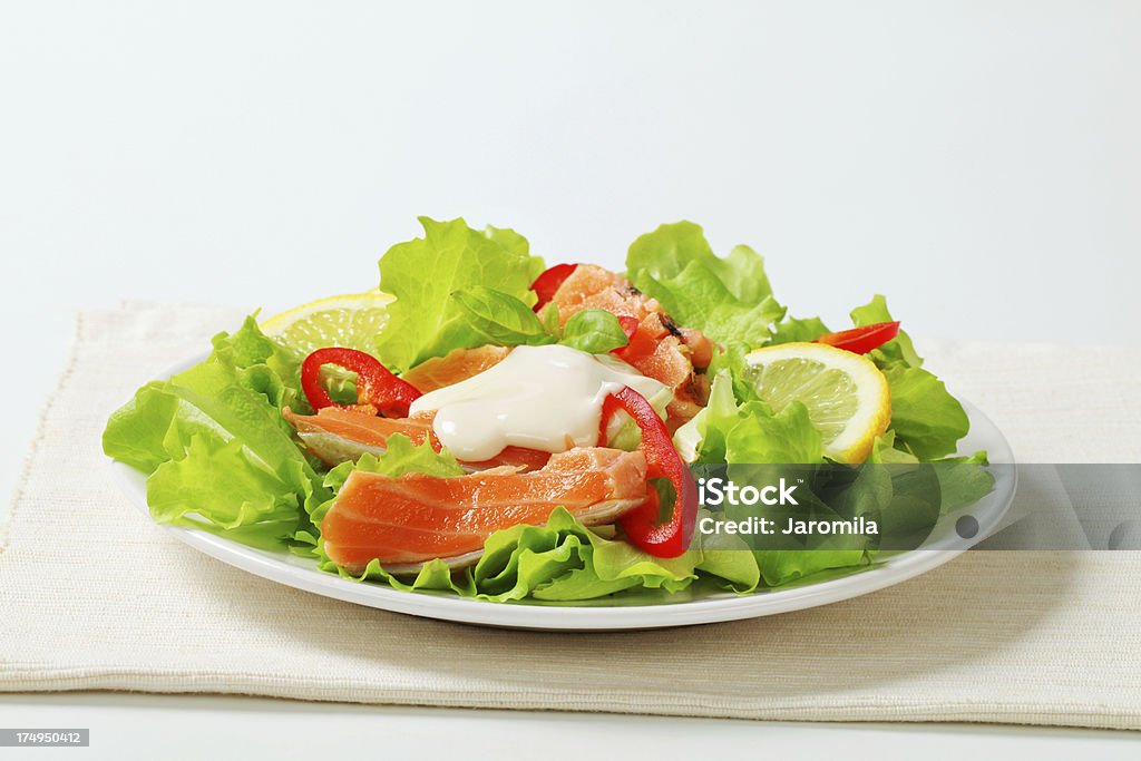 Ensalada de salmón - Foto de stock de Círculo libre de derechos