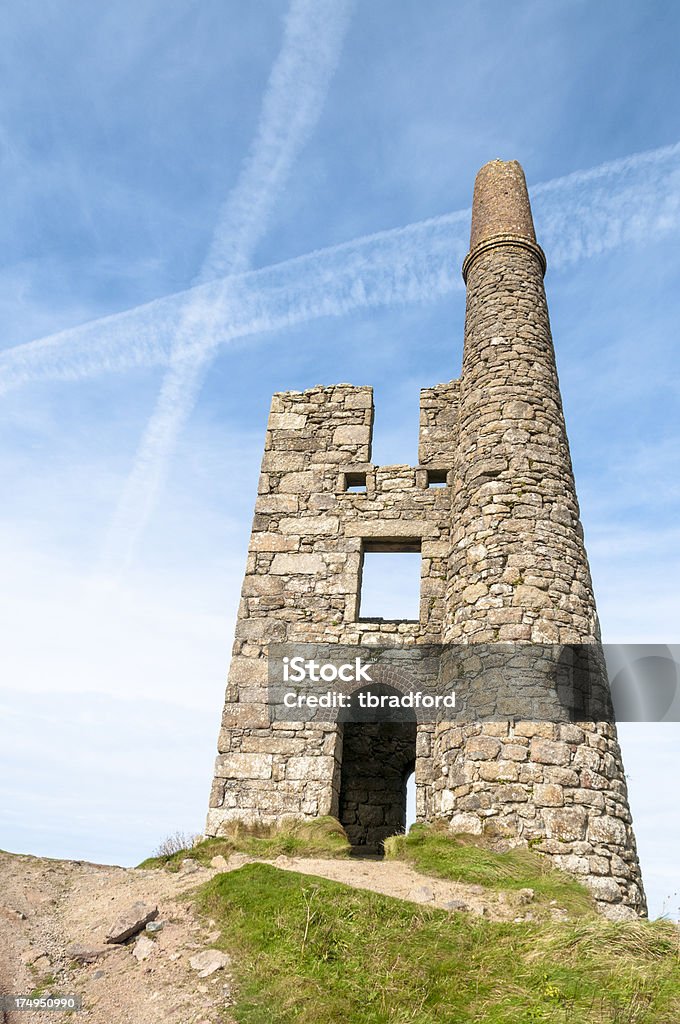 Abandonado pozo de mina edificio en Cornwall Inglaterra - Foto de stock de Abandonado libre de derechos