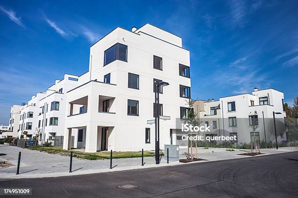 Neue Apartmentgebäude Stockfoto und mehr Bilder von Block - Form - Block - Form, Wohngebäude-Innenansicht, Bauwerk