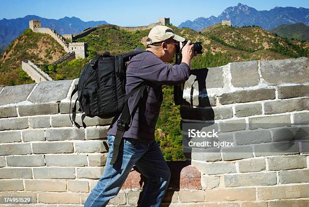 Человек Фотографировать В Great Wall — стоковые фотографии и другие картинки 30-34 года - 30-34 года, Jinshangling, Азия