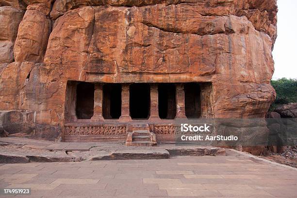 Badami Foto de stock y más banco de imágenes de Cueva - Cueva, Badami, Cultura hindú