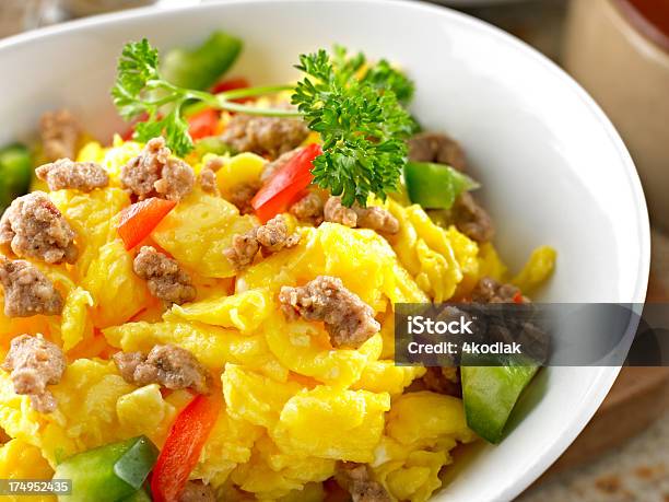 Foto de Omelete Com Salsicha e mais fotos de stock de Acompanhamento - Acompanhamento, Alimentação Não-saudável, Alimentação Saudável