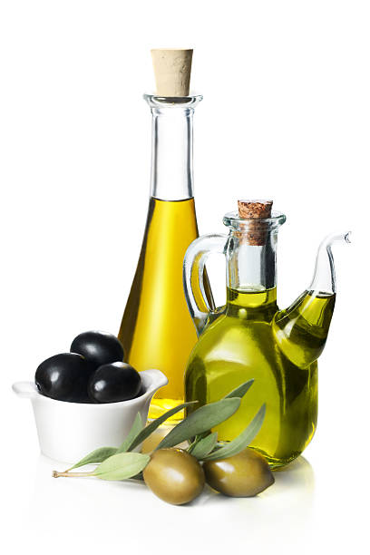 garrafas com dois tipos de azeite de oliva - olive tree oil industry cooking oil - fotografias e filmes do acervo