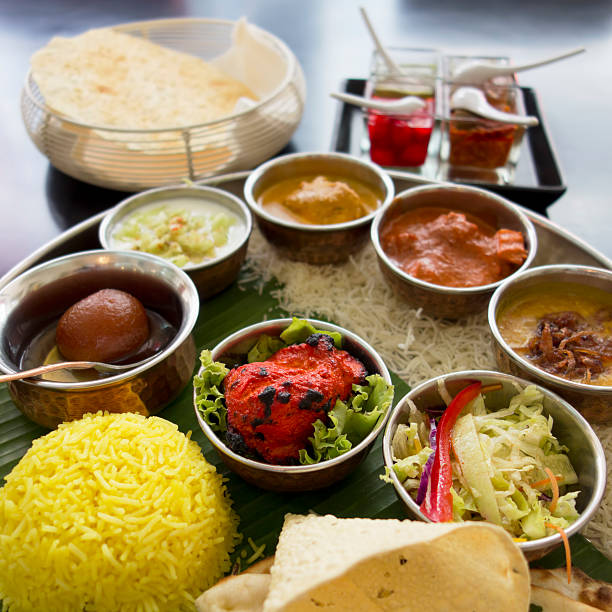vegetarische indische thali. - nonvegetarian stock-fotos und bilder