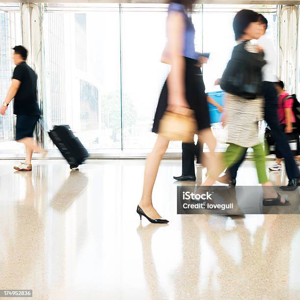 Movimiento Borroso Los Trabajadores Foto de stock y más banco de imágenes de Adulto - Adulto, Aeropuerto, Andar