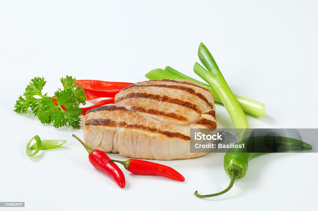 Gegrilltes Schweinefleisch-steak mit Kräutern - Lizenzfrei Blatt - Pflanzenbestandteile Stock-Foto