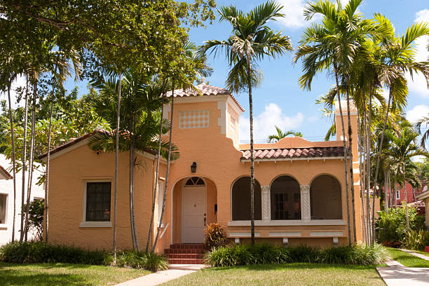 dom miami, floryda - full length florida tropical climate residential structure zdjęcia i obrazy z banku zdjęć