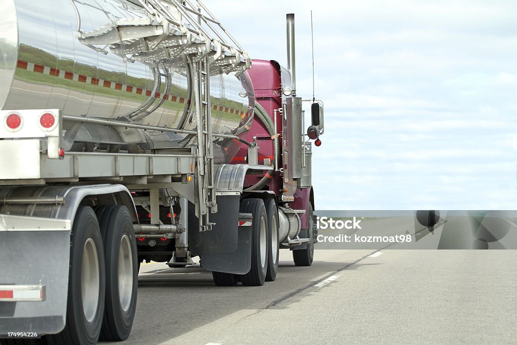 Тягач Tanker Truck - Стоковые фото Молочная автоцистерна роялти-фри