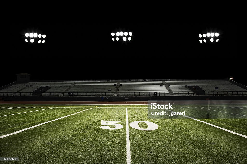 Campo da Football americano di notte - Foto stock royalty-free di Football americano