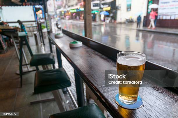 Szkło Piwa - zdjęcia stockowe i więcej obrazów Alkohol - napój - Alkohol - napój, Azja Południowo-Wschodnia, Bangkok