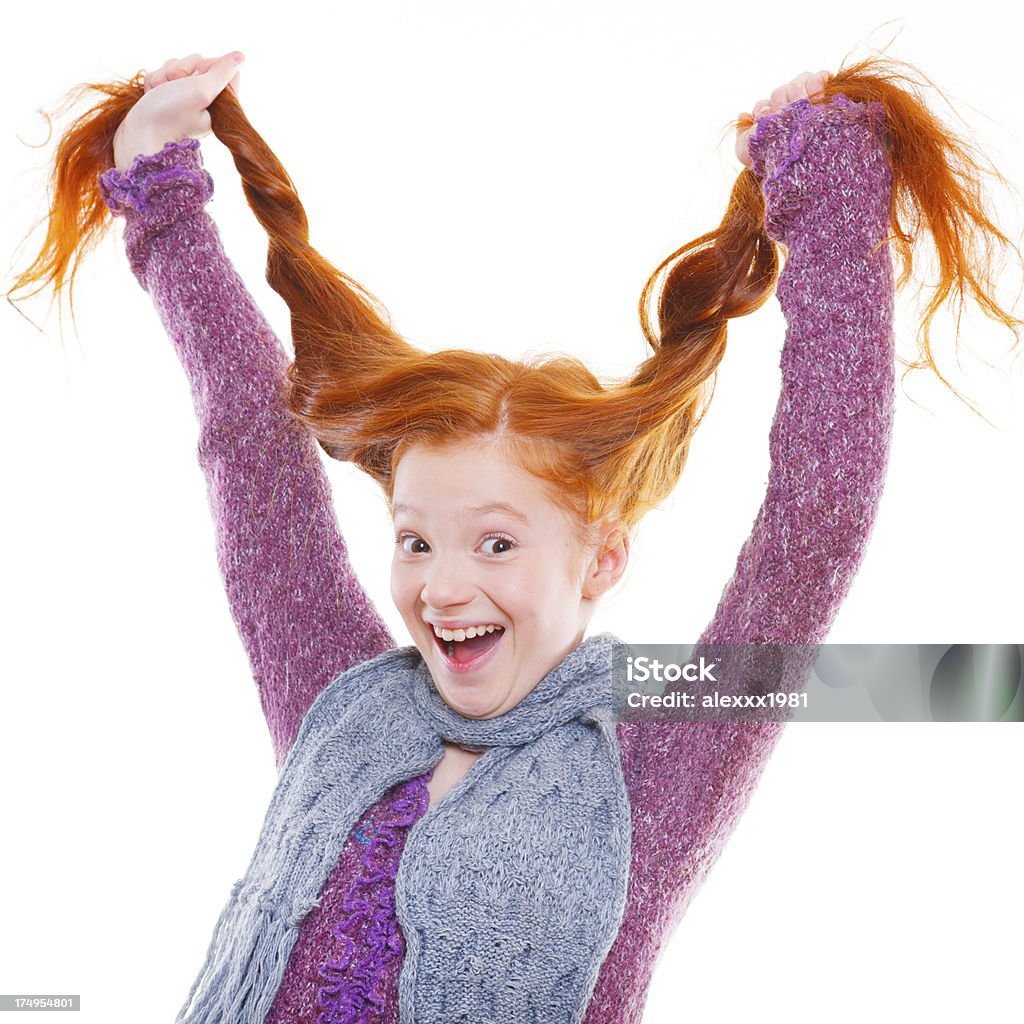 Trate de evitar la sonrisa con la vista de niña de pelo roja - Foto de stock de 14-15 años libre de derechos