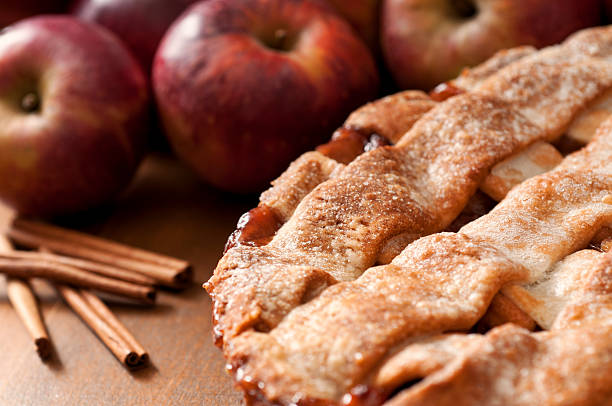 torta di mele - apple pie apple baked cinnamon foto e immagini stock